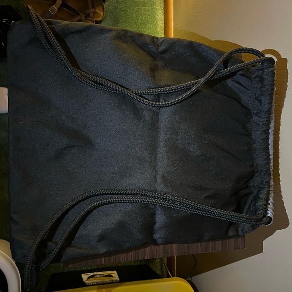 Adidas drawstring bag - Picture 2 of 2